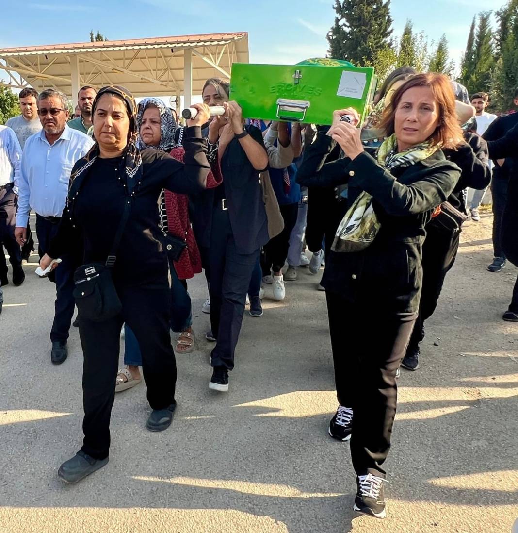 Eski sevgilisini öldürüp canına kıyan polis Konya’da toprağa verildi 5